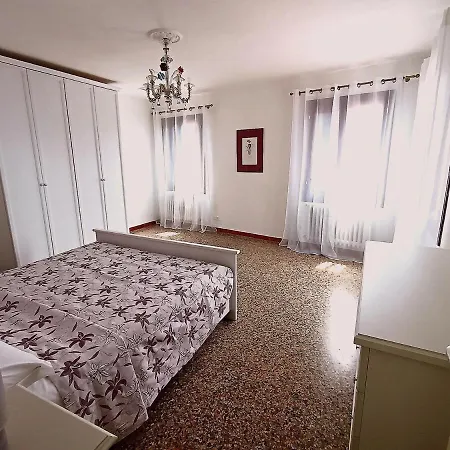 Apartmán Spacious With 3 Bedrooms Benátky