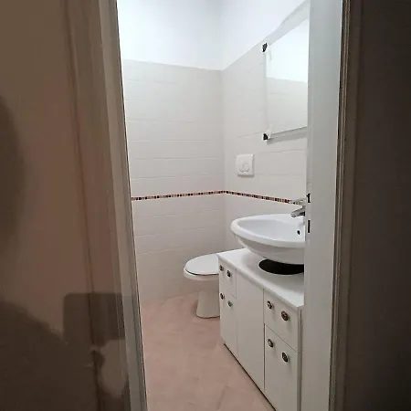Spacious With 3 Bedrooms * Benátky